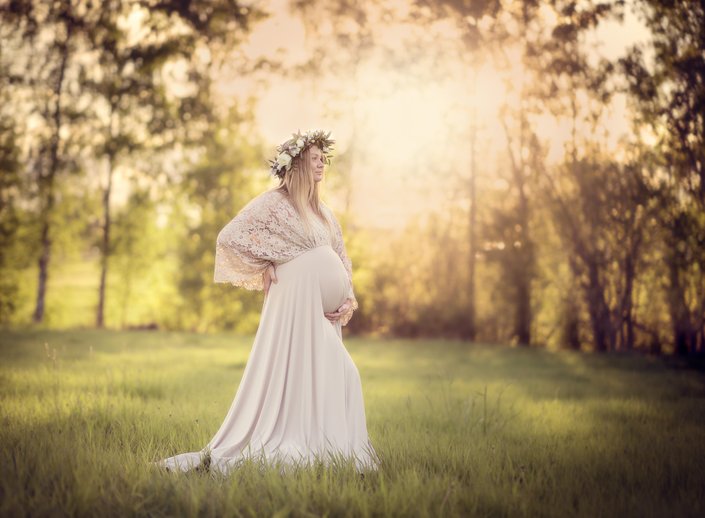 Gravidfotografering med vacker klänning i gävleborg
